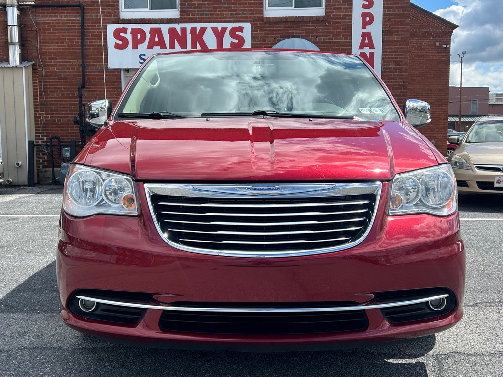 2016 Chrysler Town & Country Image 8