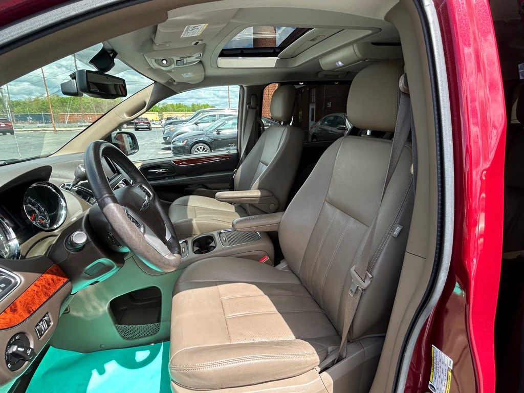 2016 Chrysler Town & Country Image 15