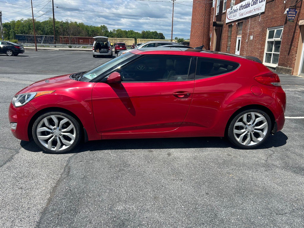 2013 Hyundai Veloster Image 2