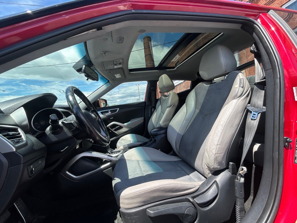 2013 Hyundai Veloster Image 13