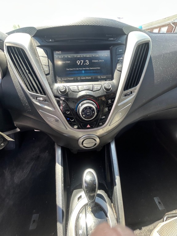 2013 Hyundai Veloster Image 14