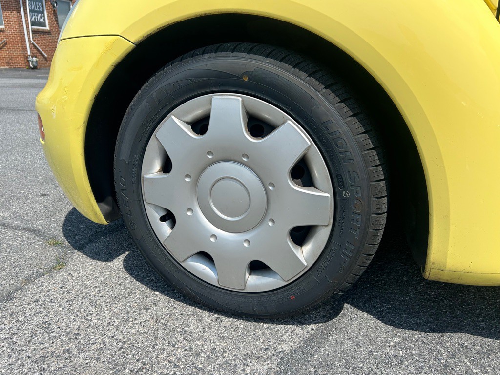 2000 Volkswagen Beetle Image 9