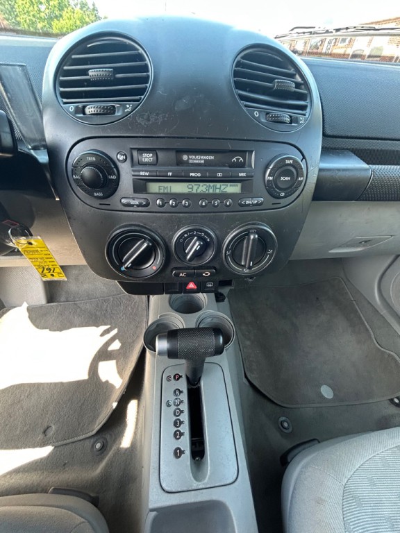 2000 Volkswagen Beetle Image 12