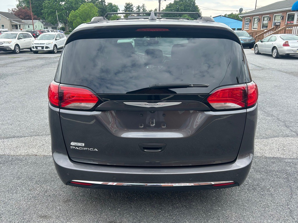 2017 Chrysler Pacifica Image 4