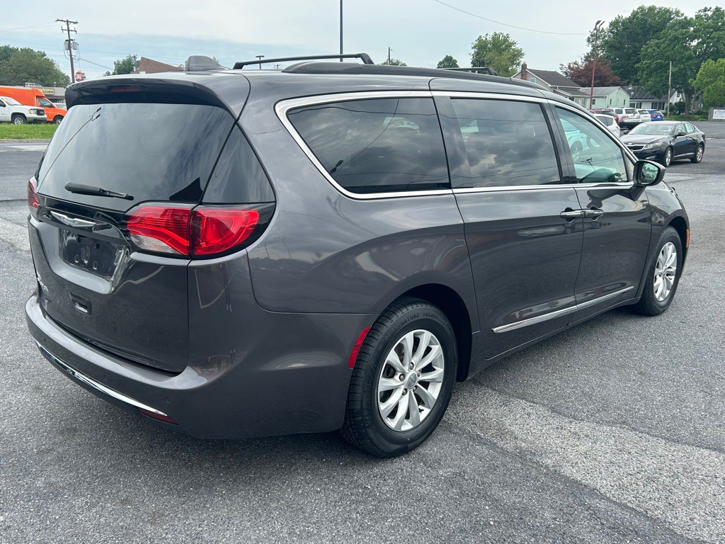 2017 Chrysler Pacifica Image 5