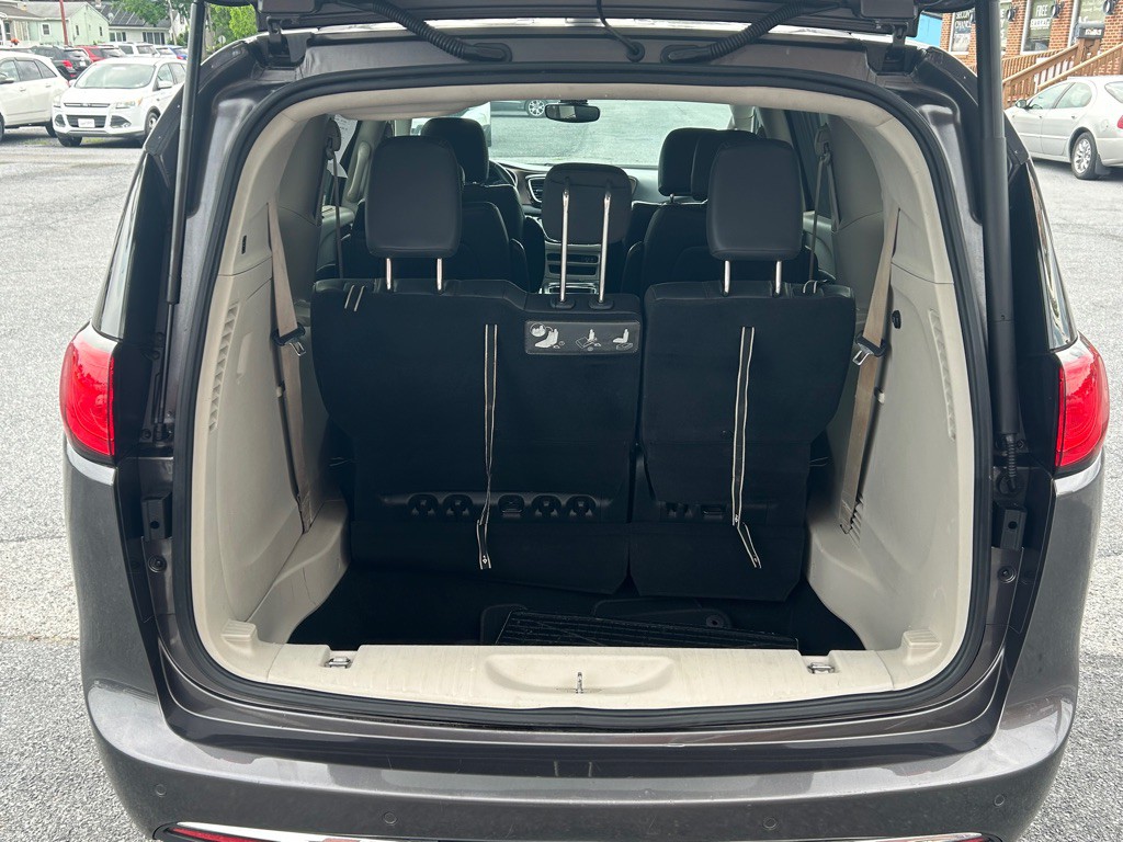 2017 Chrysler Pacifica Image 10