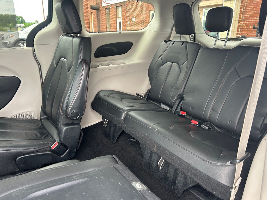 2017 Chrysler Pacifica Image 11