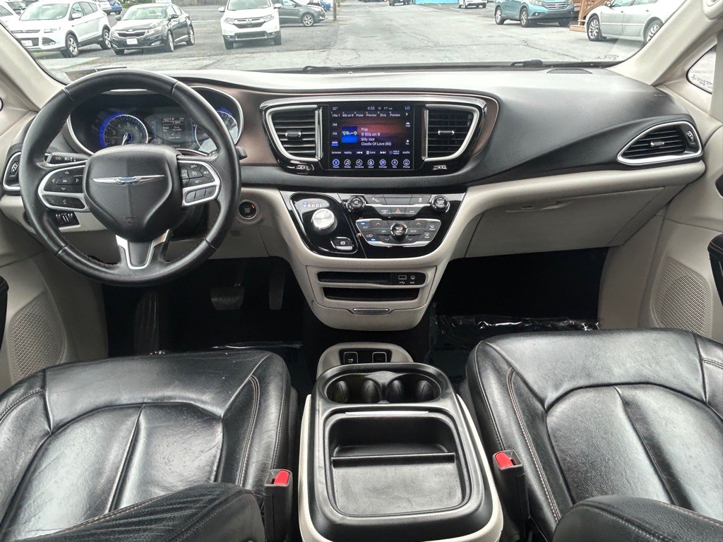 2017 Chrysler Pacifica Image 12