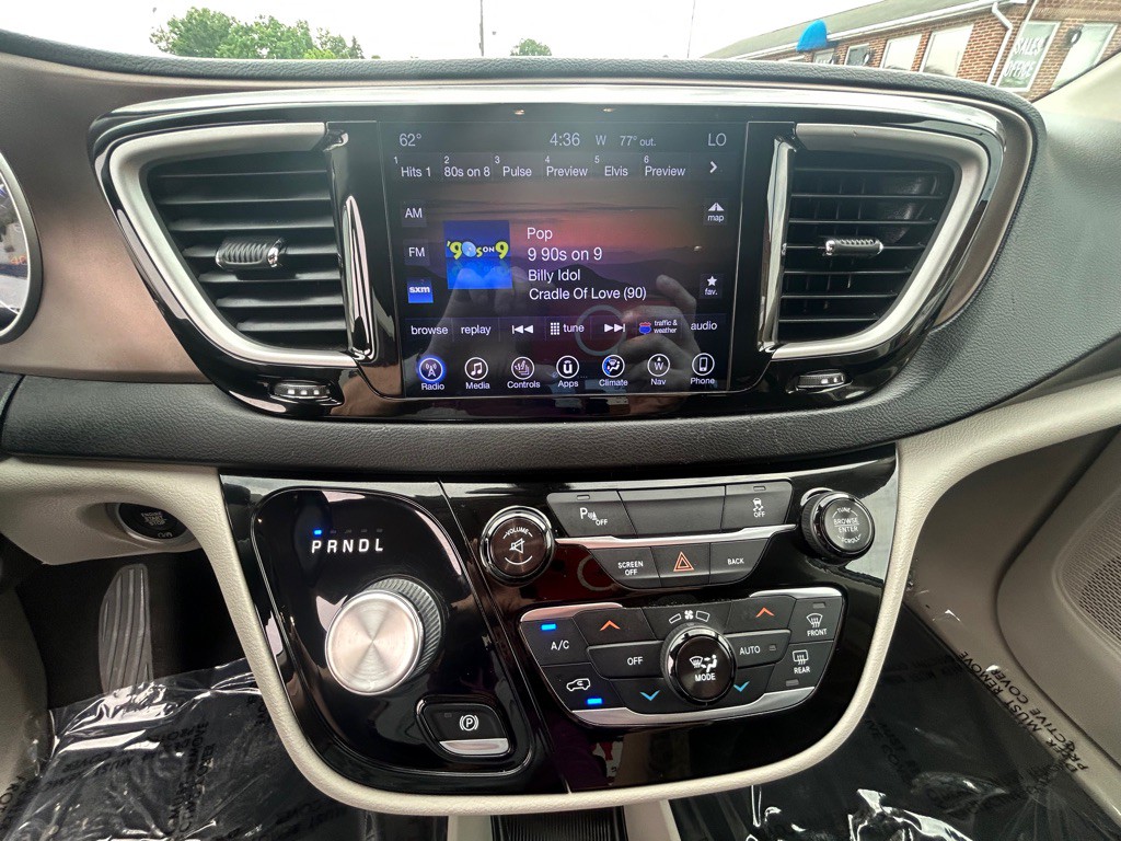 2017 Chrysler Pacifica Image 15