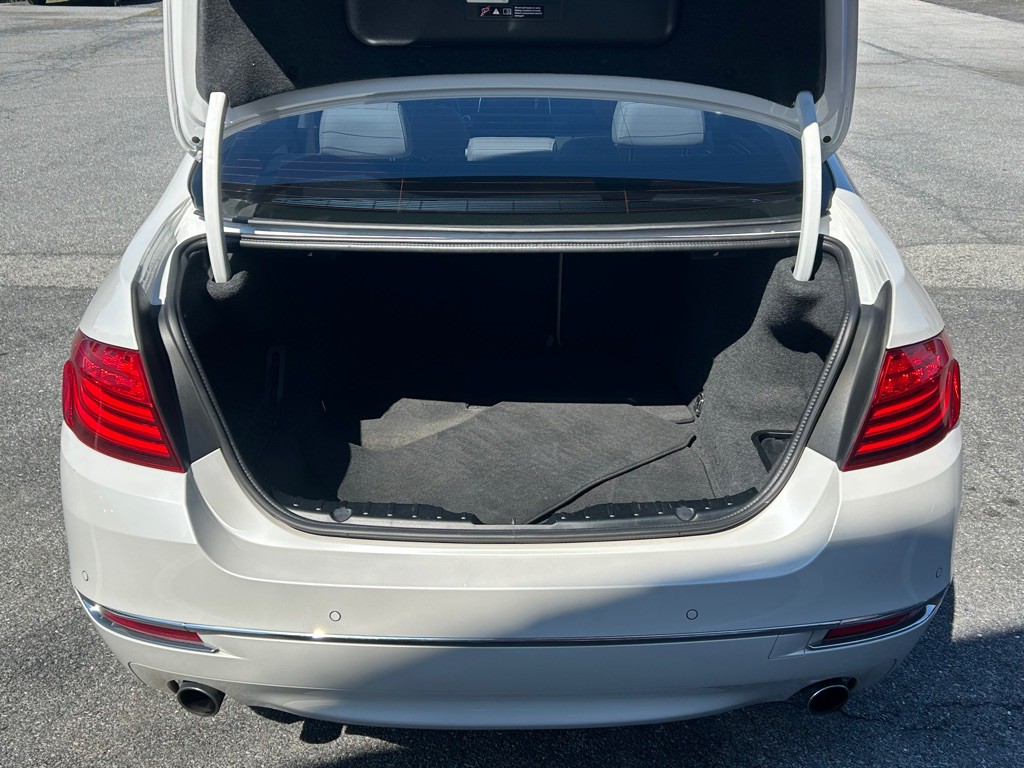 2016 BMW 5 Series Image 11