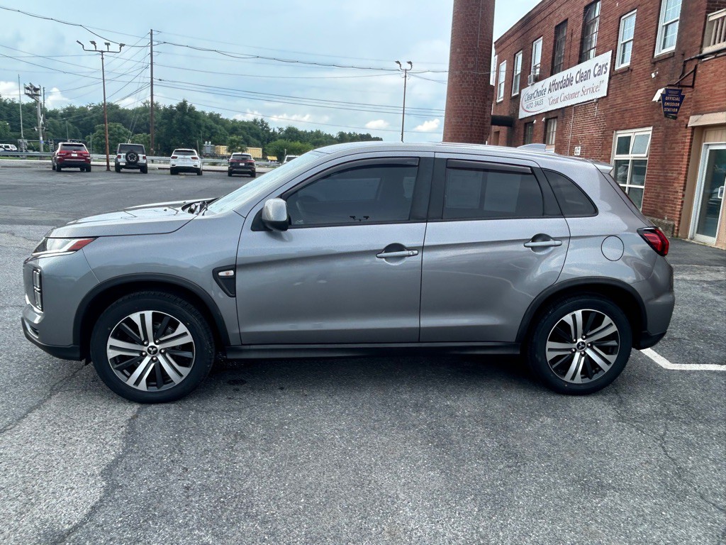 2020 Mitsubishi Outlander Image 2