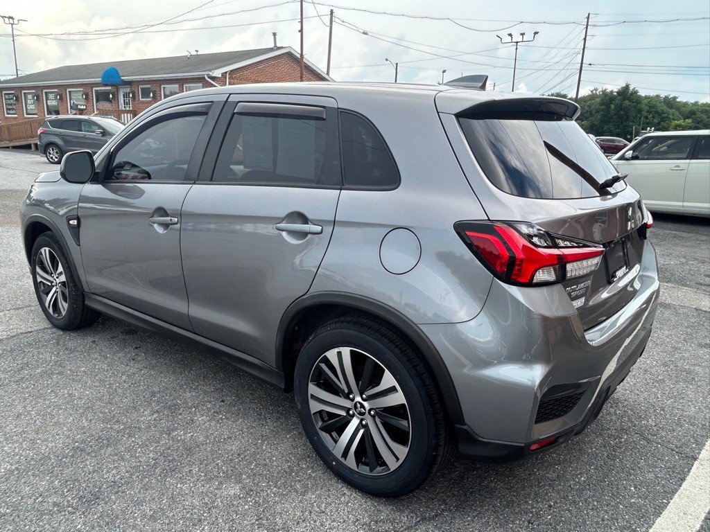 2020 Mitsubishi Outlander Image 3