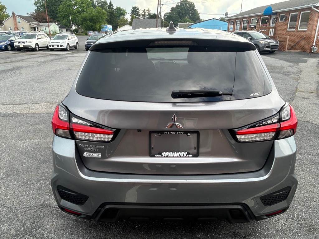 2020 Mitsubishi Outlander Image 4