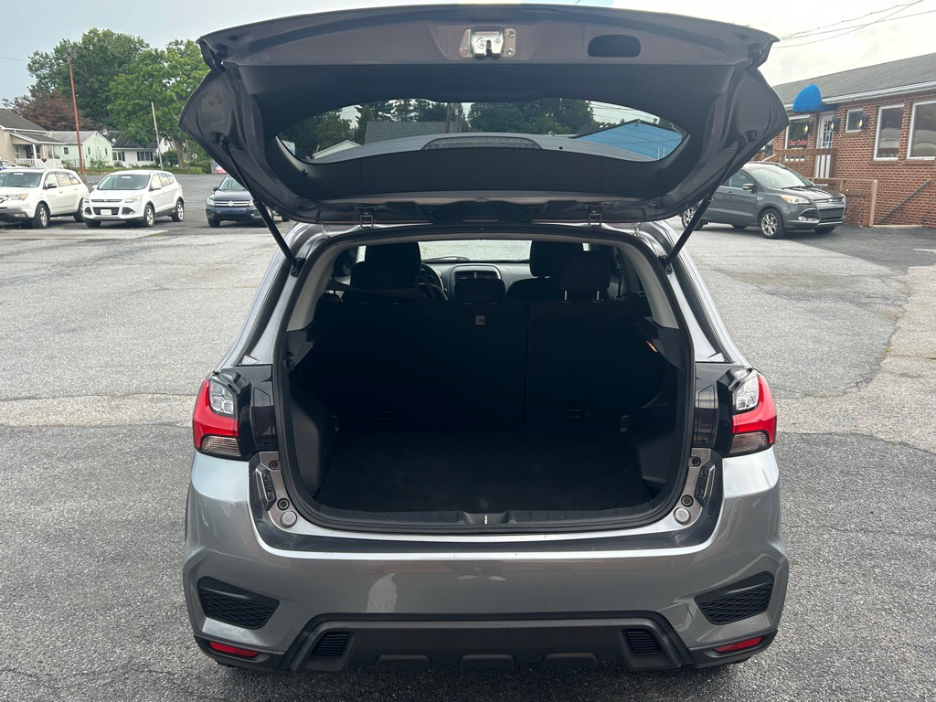 2020 Mitsubishi Outlander Image 12