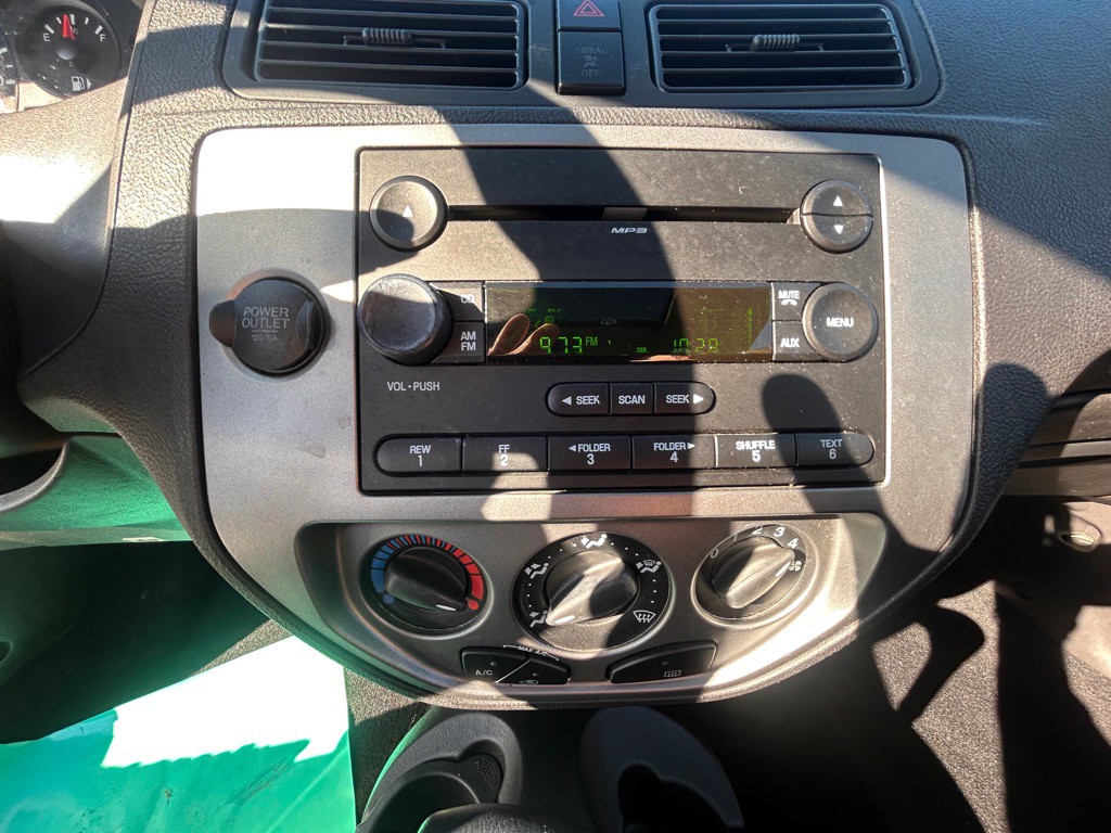 2006 Ford Focus Image 13