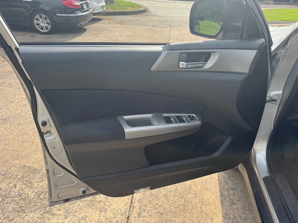 2010 Subaru Forester Image 10