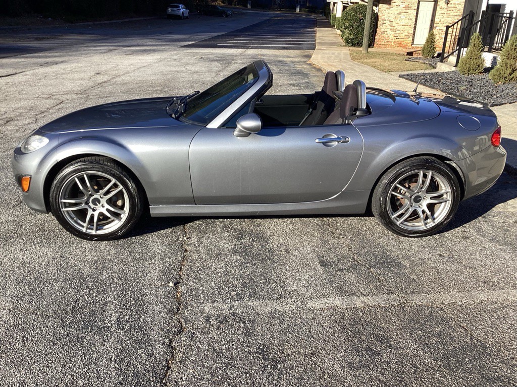 2010 Mazda MX-5 Miata Image 2