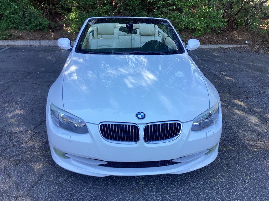 2011 BMW 3 Series Image 2