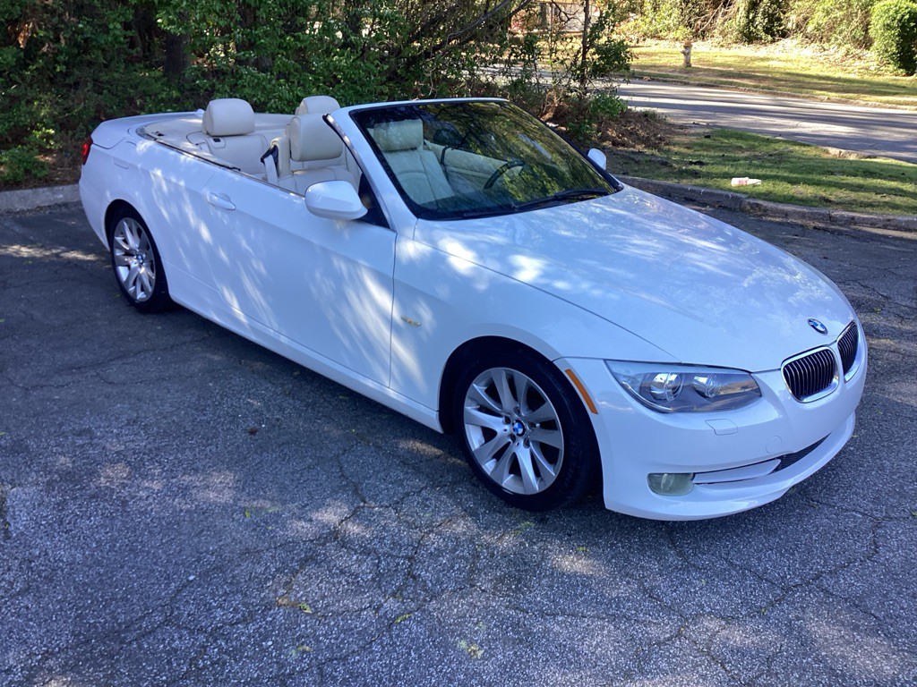 2011 BMW 3 Series Image 3