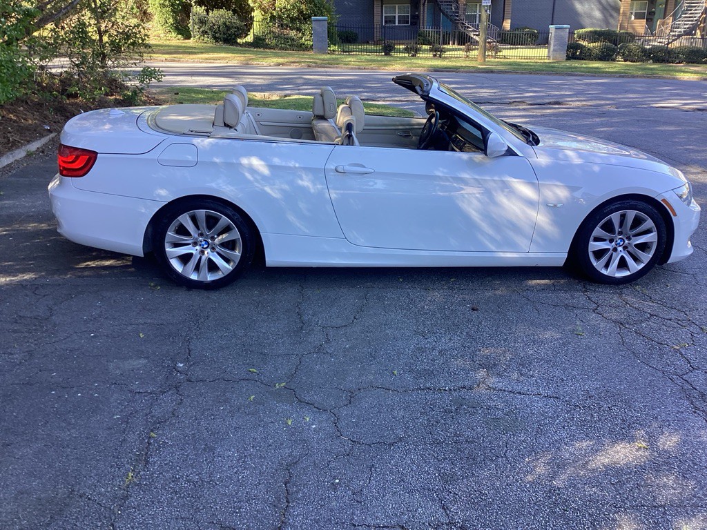 2011 BMW 3 Series Image 5