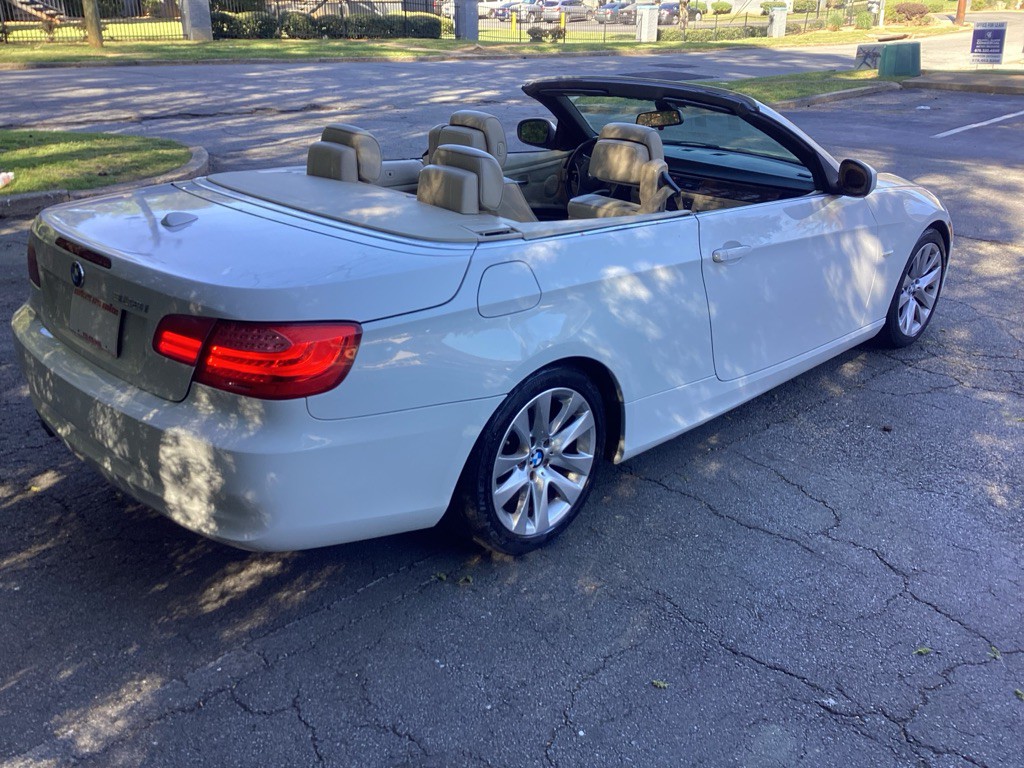 2011 BMW 3 Series Image 6