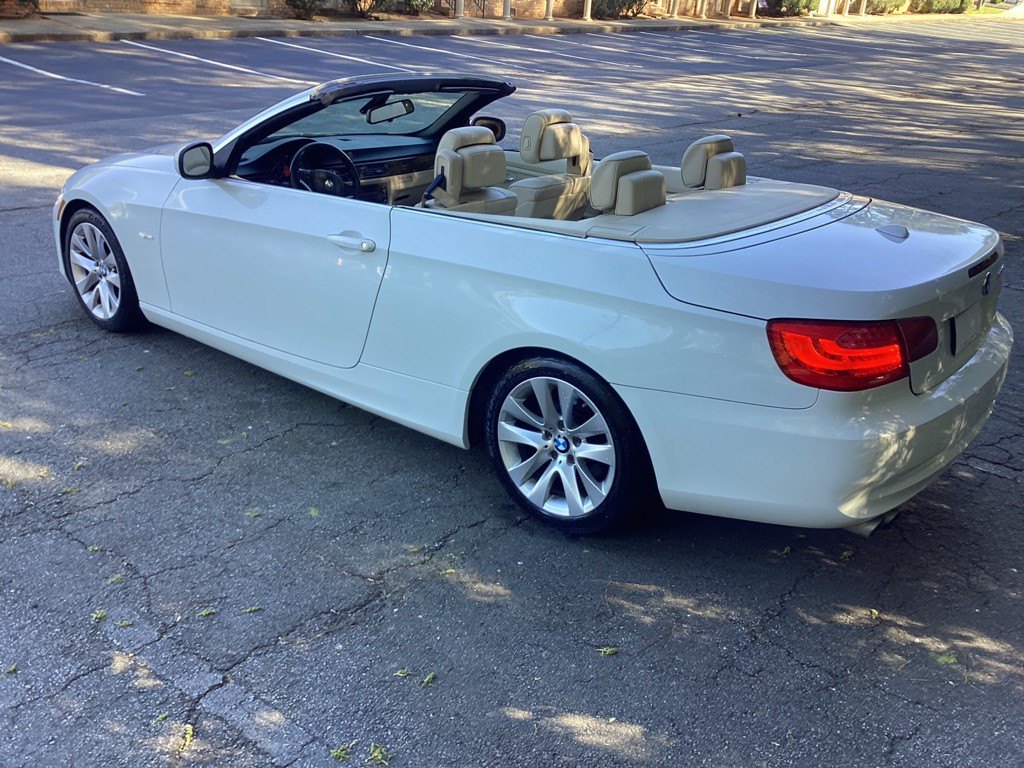 2011 BMW 3 Series Image 7