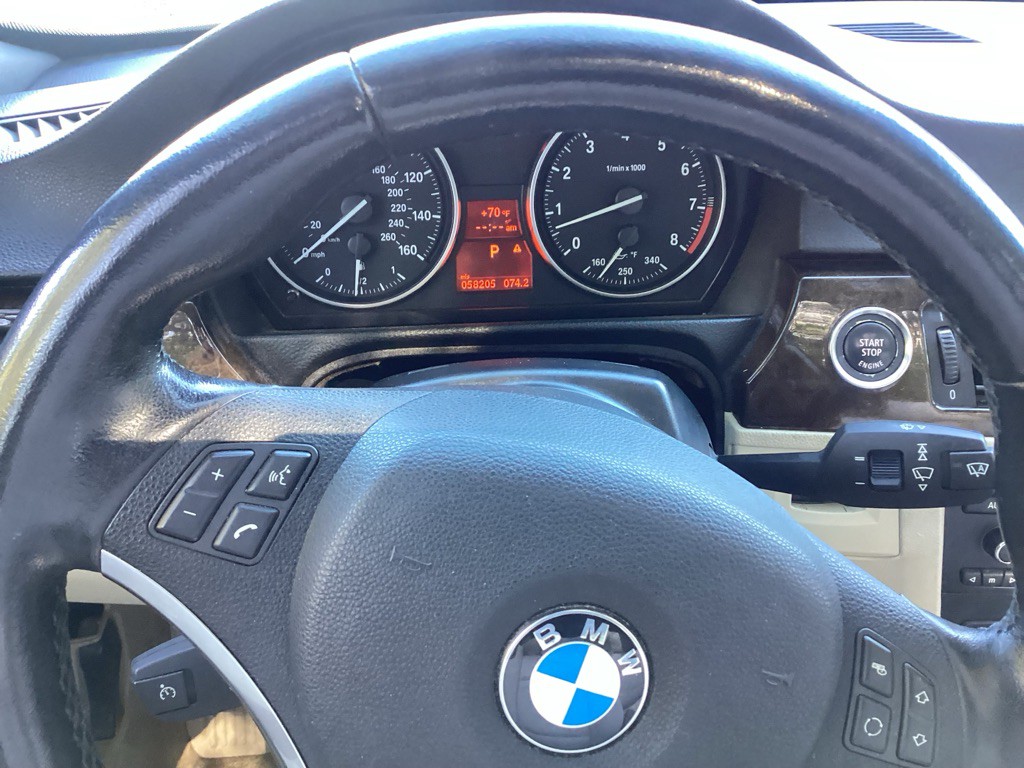 2011 BMW 3 Series Image 8