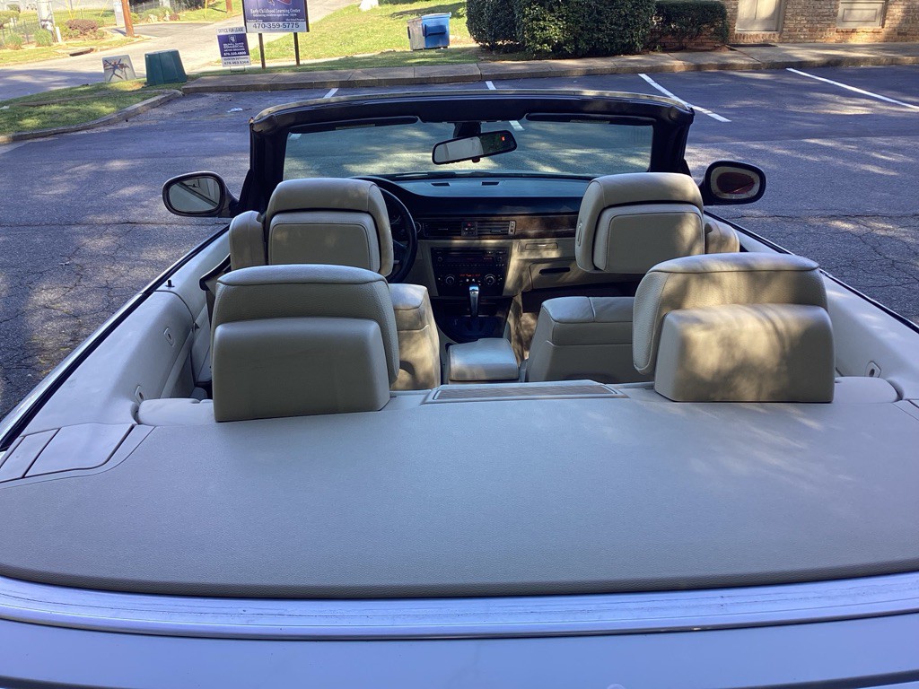 2011 BMW 3 Series Image 9