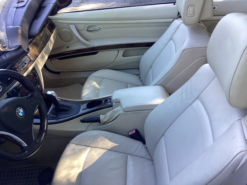 2011 BMW 3 Series Image 11