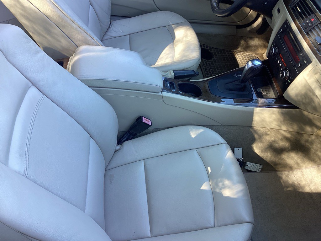 2011 BMW 3 Series Image 13