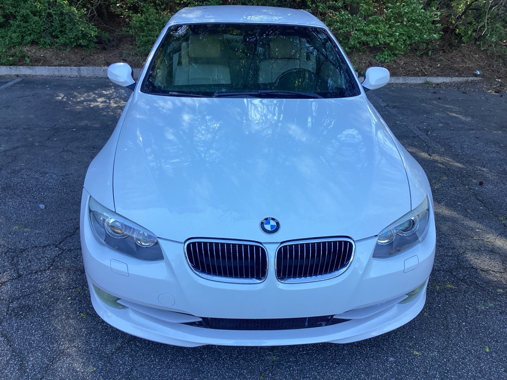 2011 BMW 3 Series Image 17