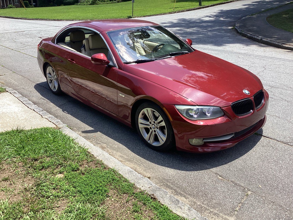 2011 BMW 3 Series Image 2