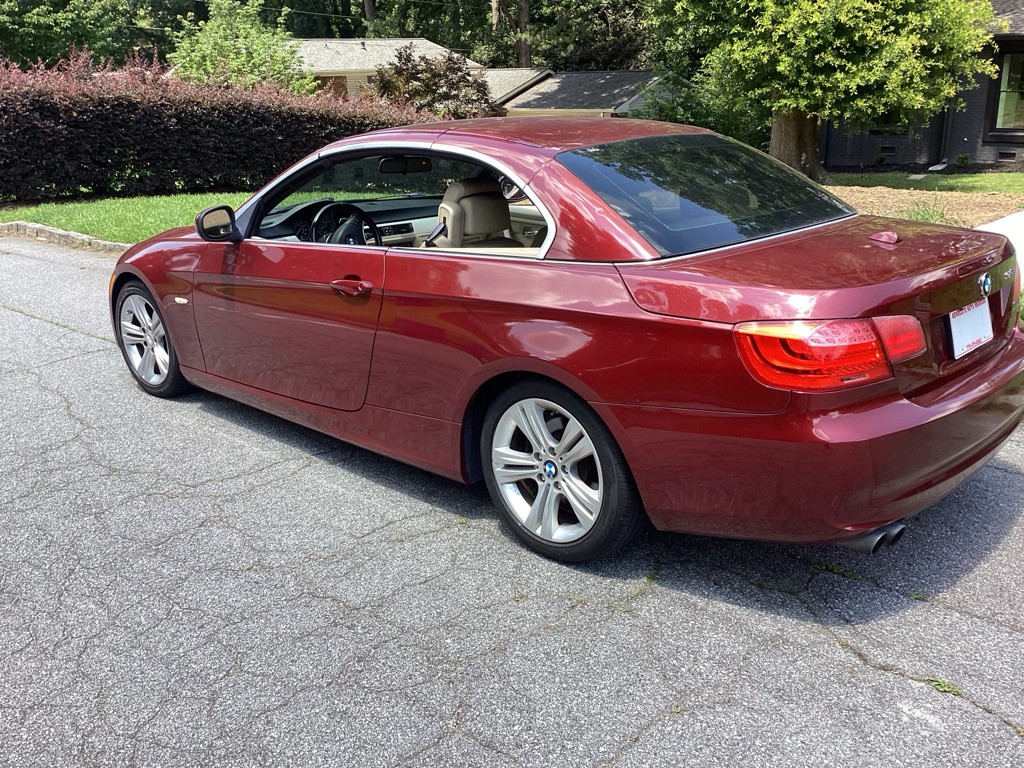 2011 BMW 3 Series Image 4
