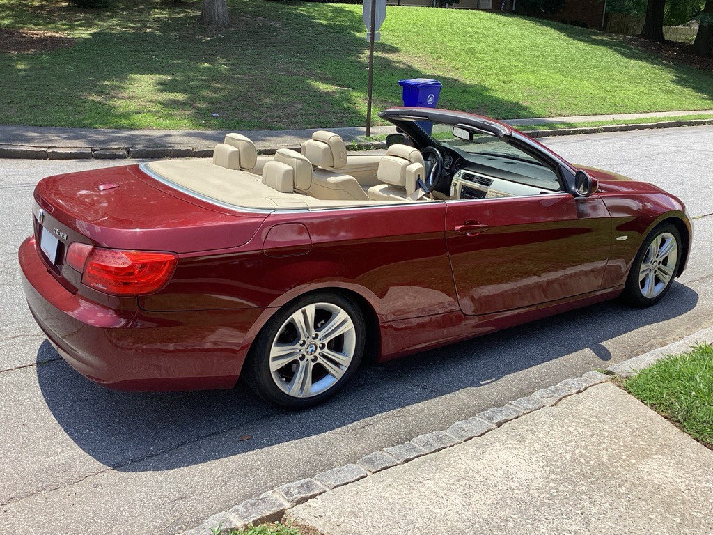 2011 BMW 3 Series Image 10