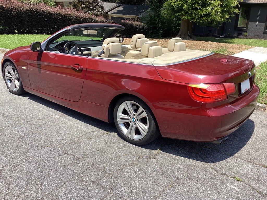 2011 BMW 3 Series Image 11