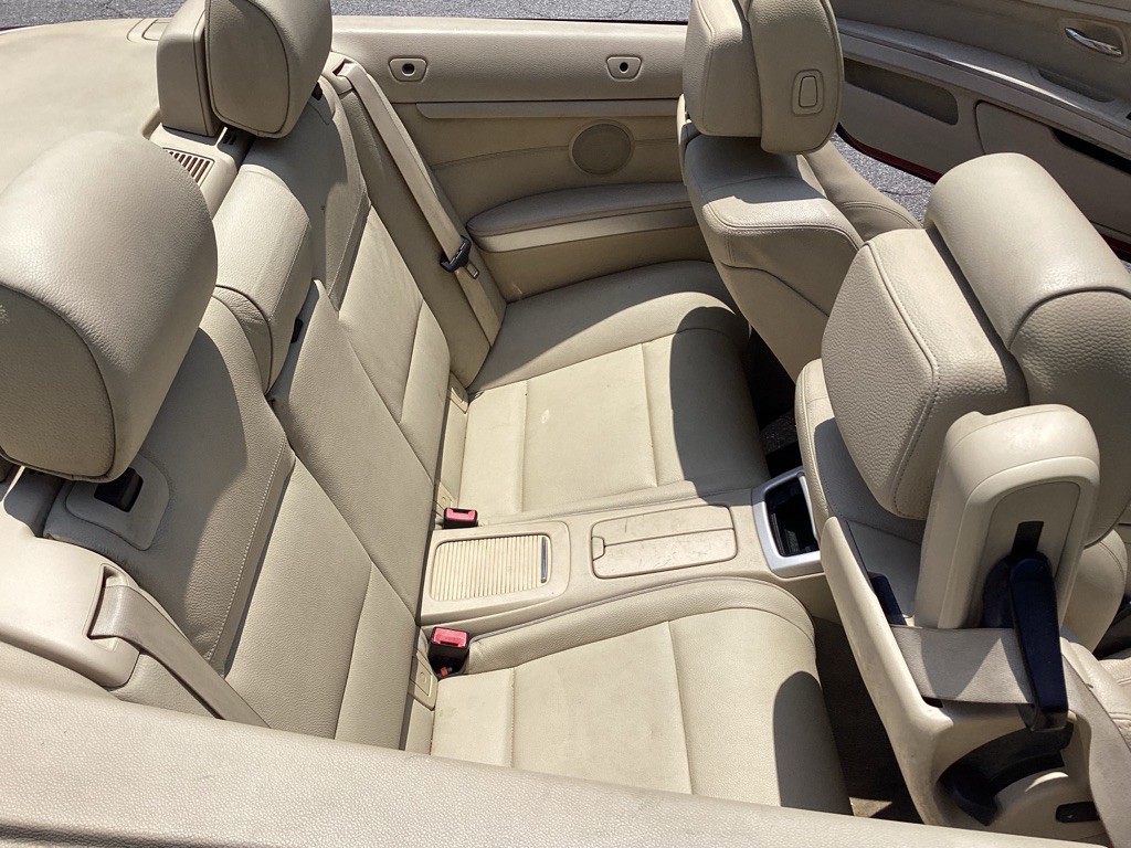 2011 BMW 3 Series Image 16