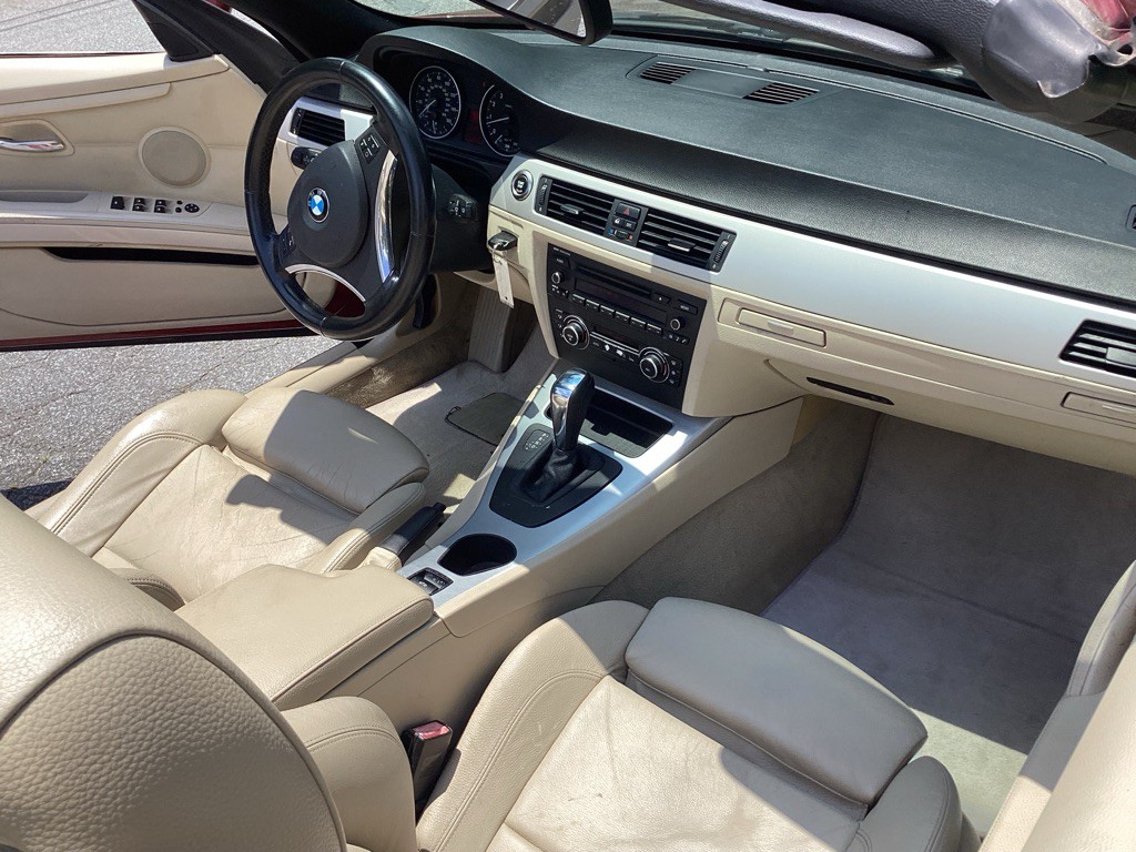 2011 BMW 3 Series Image 17