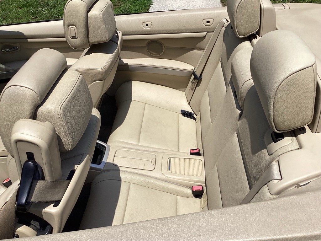 2011 BMW 3 Series Image 18