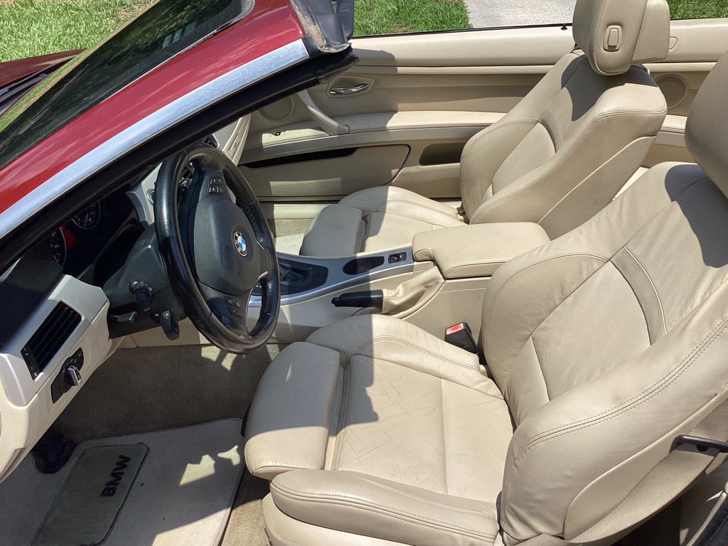 2011 BMW 3 Series Image 19