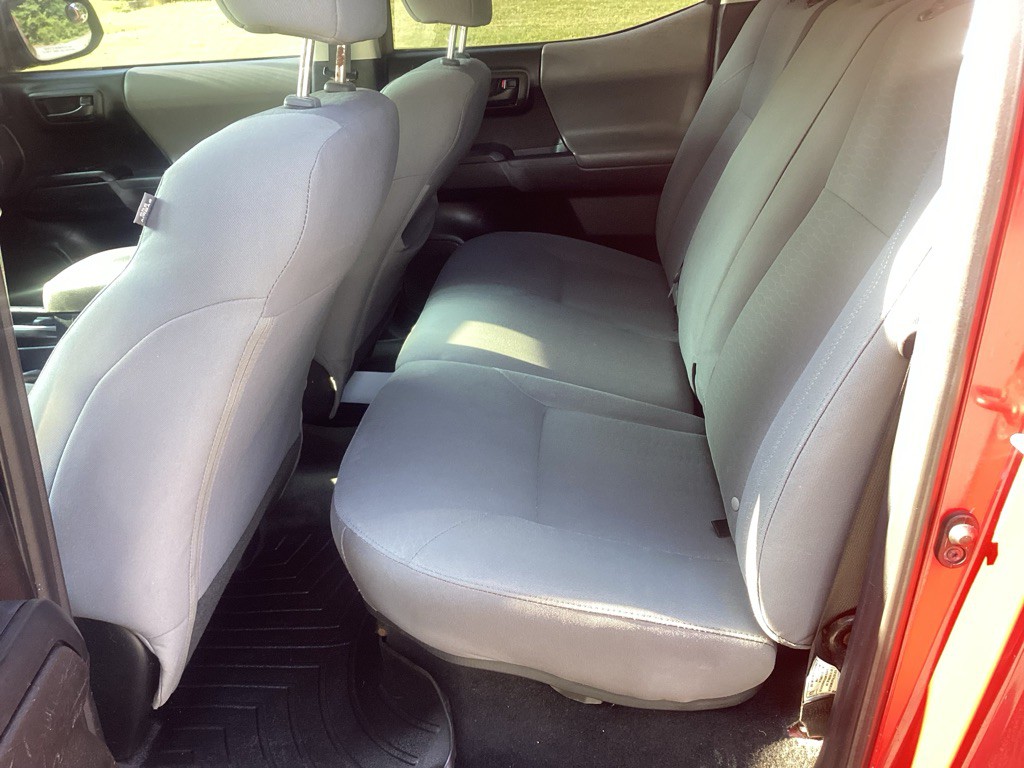 2019 Toyota Tacoma Image 10