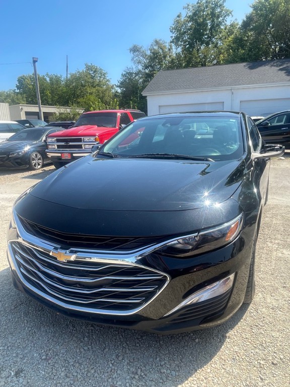 2022 Chevrolet Malibu Image 1