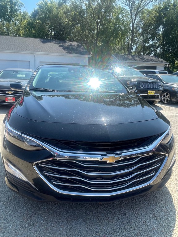 2022 Chevrolet Malibu Image 2