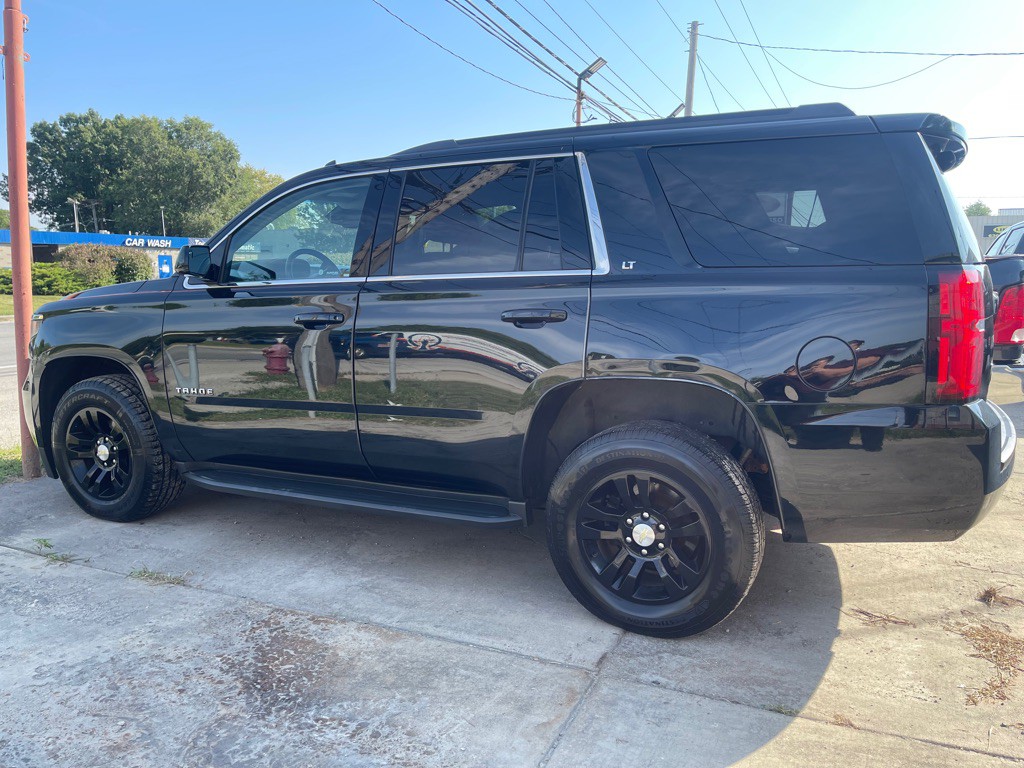 2018 Chevrolet Tahoe Image 2