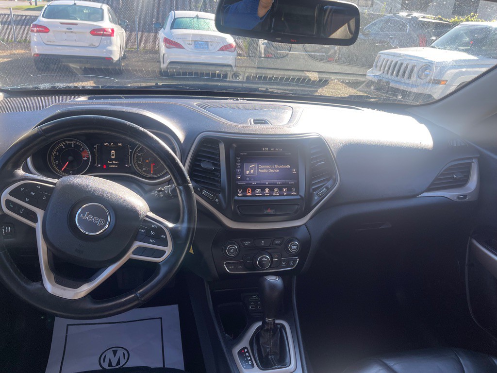 2017 Jeep Cherokee Image 18