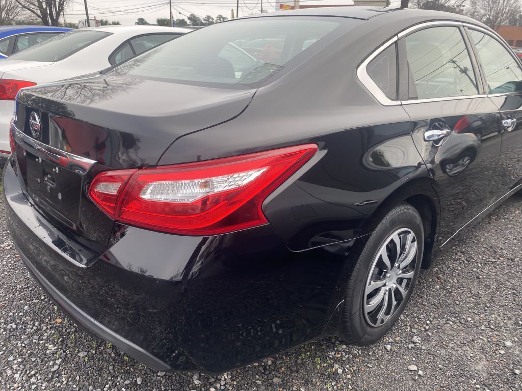 2017 Nissan Altima Image 4