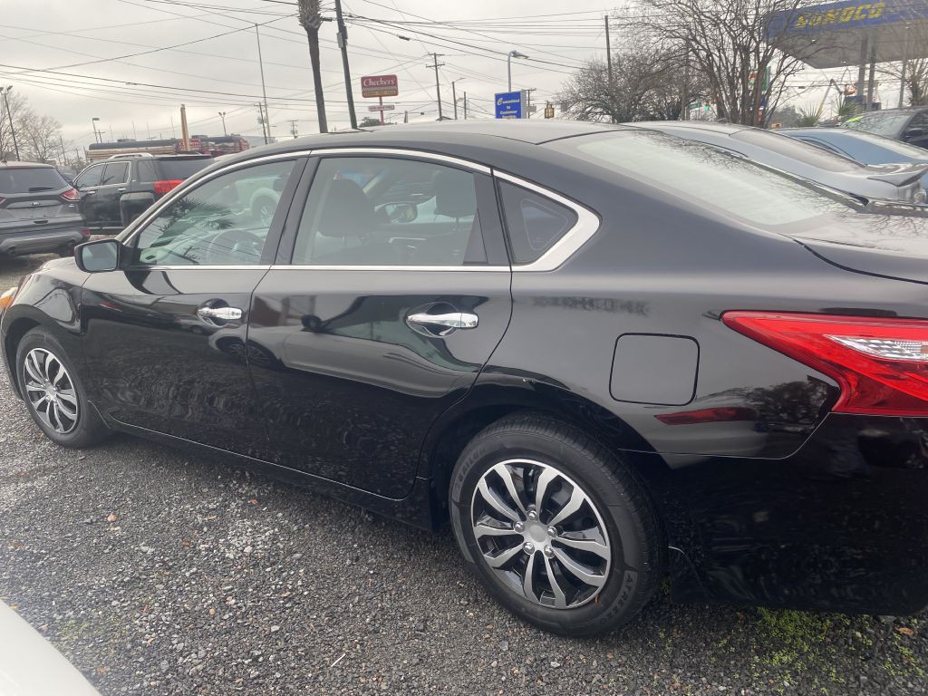 2017 Nissan Altima Image 7