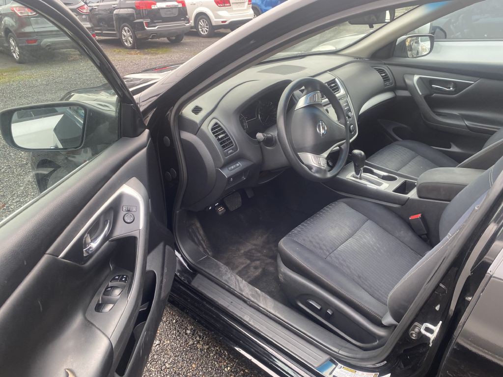 2017 Nissan Altima Image 8