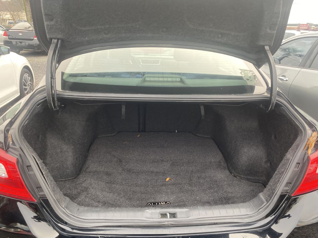 2017 Nissan Altima Image 10