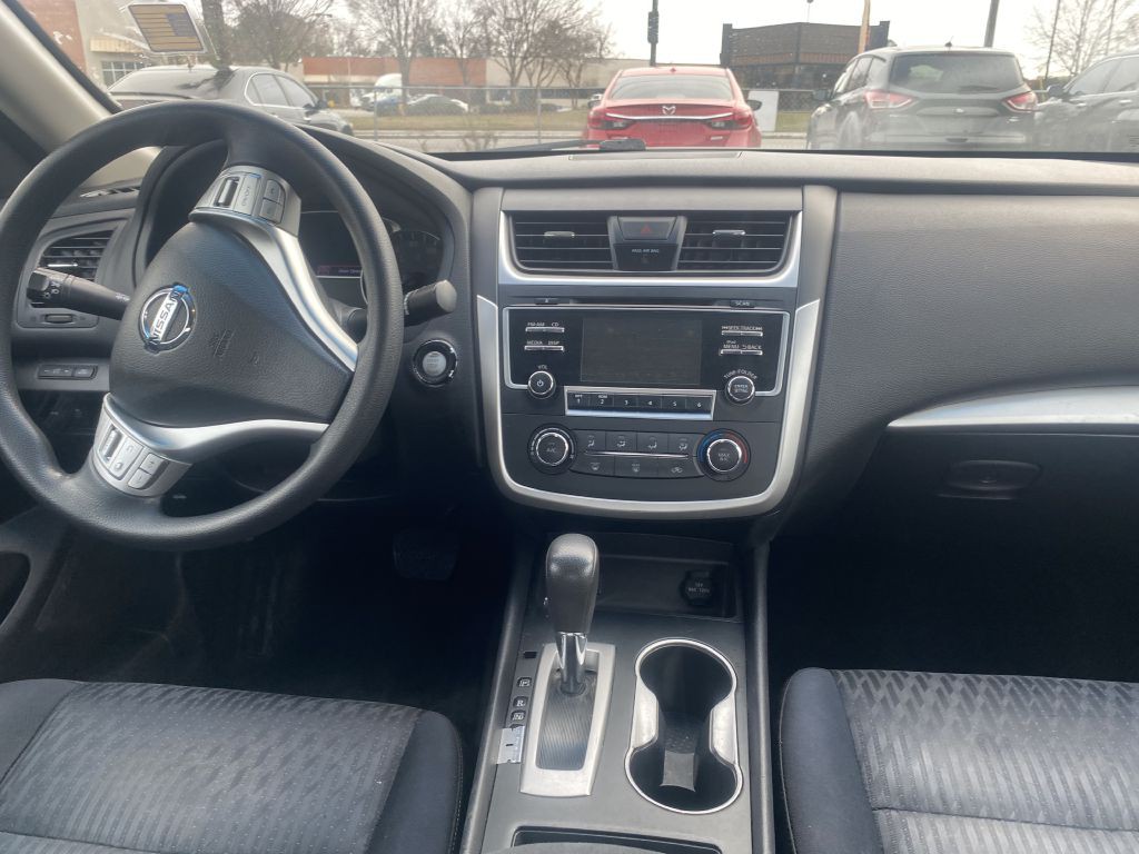 2017 Nissan Altima Image 13