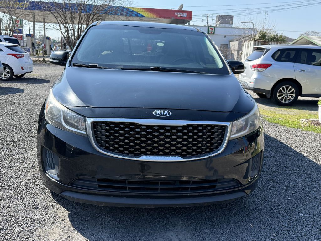 2017 Kia Sedona Image 2